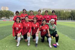 包含体育竞技报道：女子足球职业联赛创下新纪录的词条