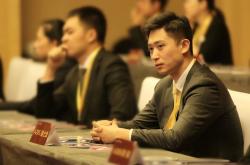 包含精英赛场燃情上演，凶险对手守势对决的词条