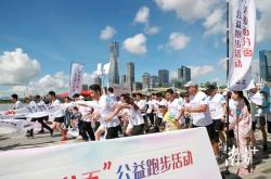 英格兰国脚与小学生一同参加慈善跑活动