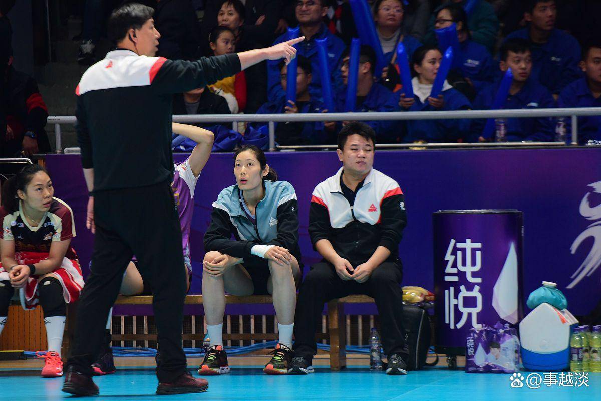 突尼斯女足以实力取胜，登上赛场巅峰
