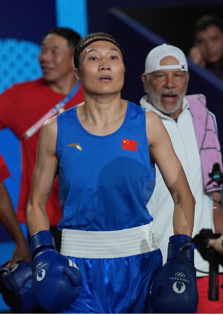 泰国运动员在拳击比赛中夺冠