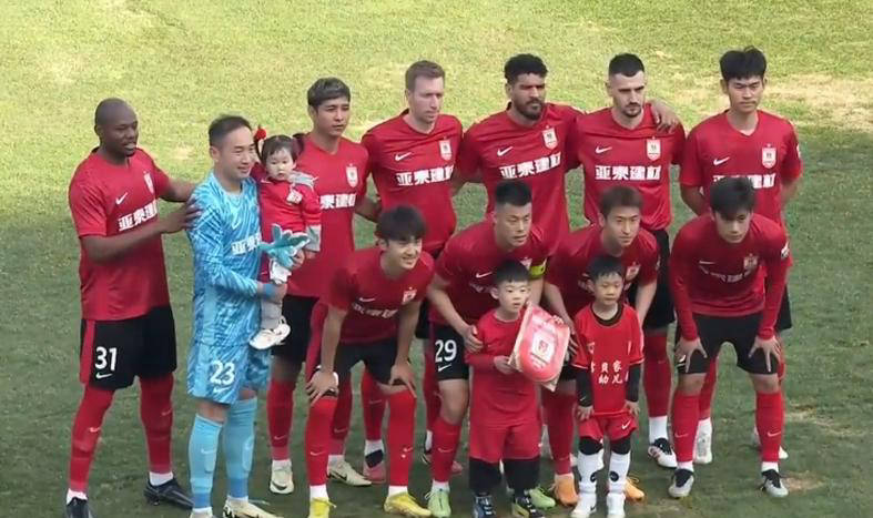 包含拜仁慢热惜败，引发球迷热议的词条