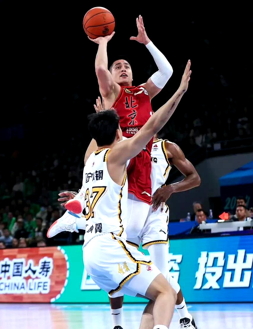 巴黎宣布续约特洛伊，锋线实力再添新补充的简单介绍