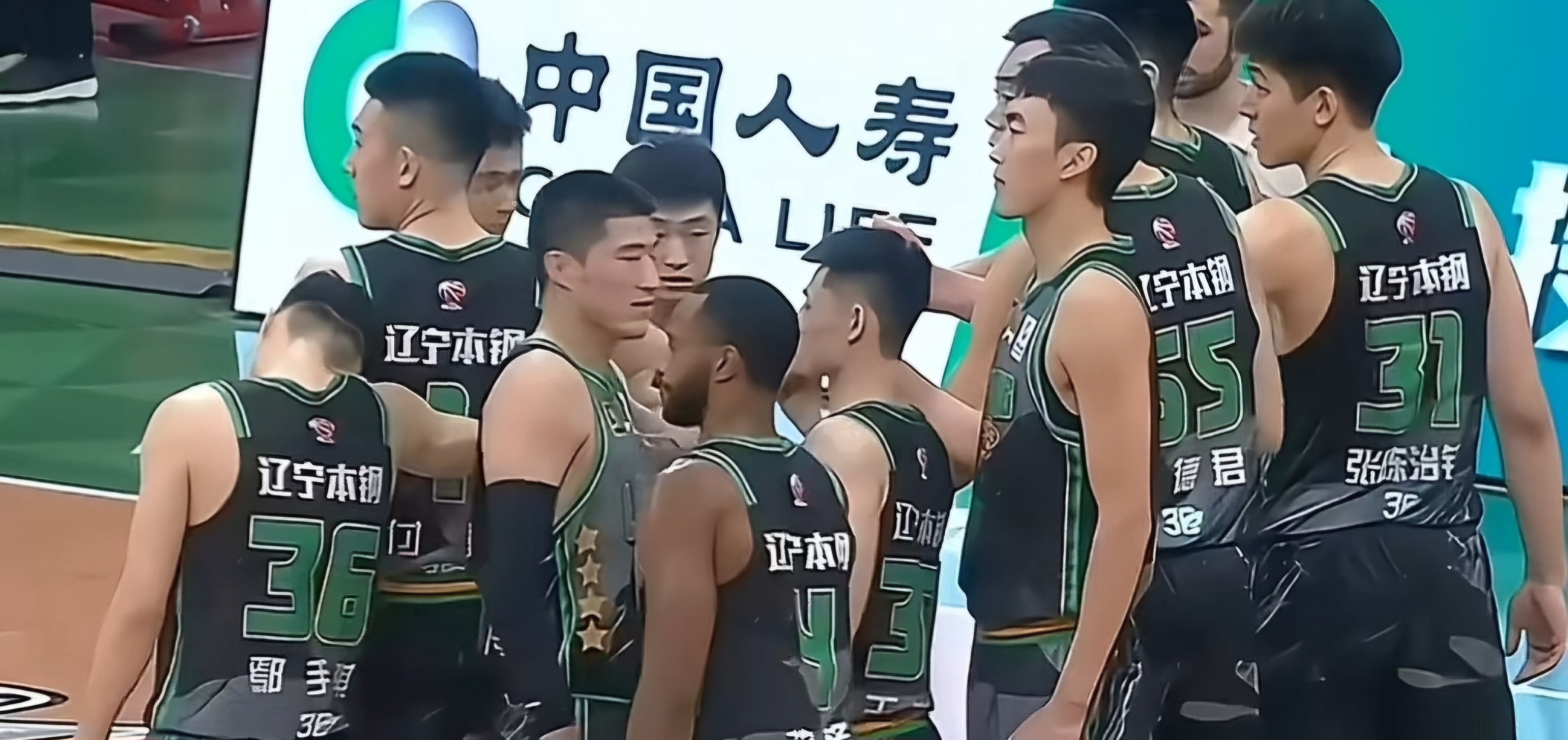 江苏男篮遭遇四连败，双方均在激战中