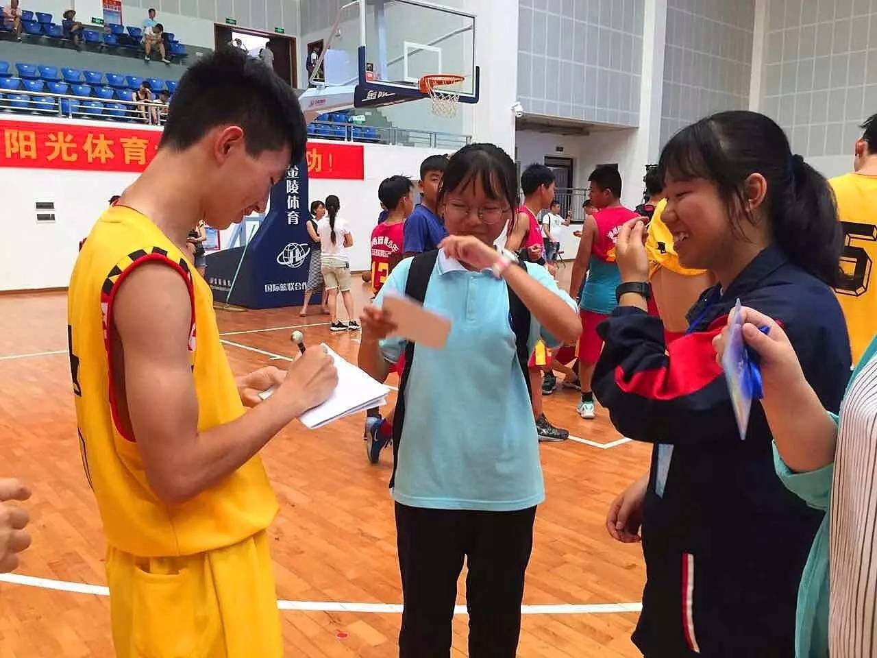 列支敦士登男篮队勇夺第一名