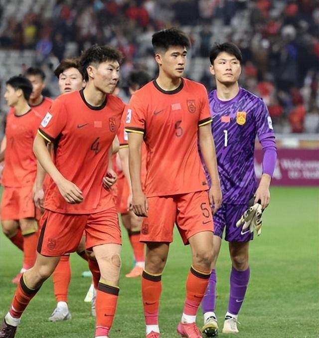 国内球队联袂奋进，争相亚洲杯冠亚军奋勇拼搏的简单介绍