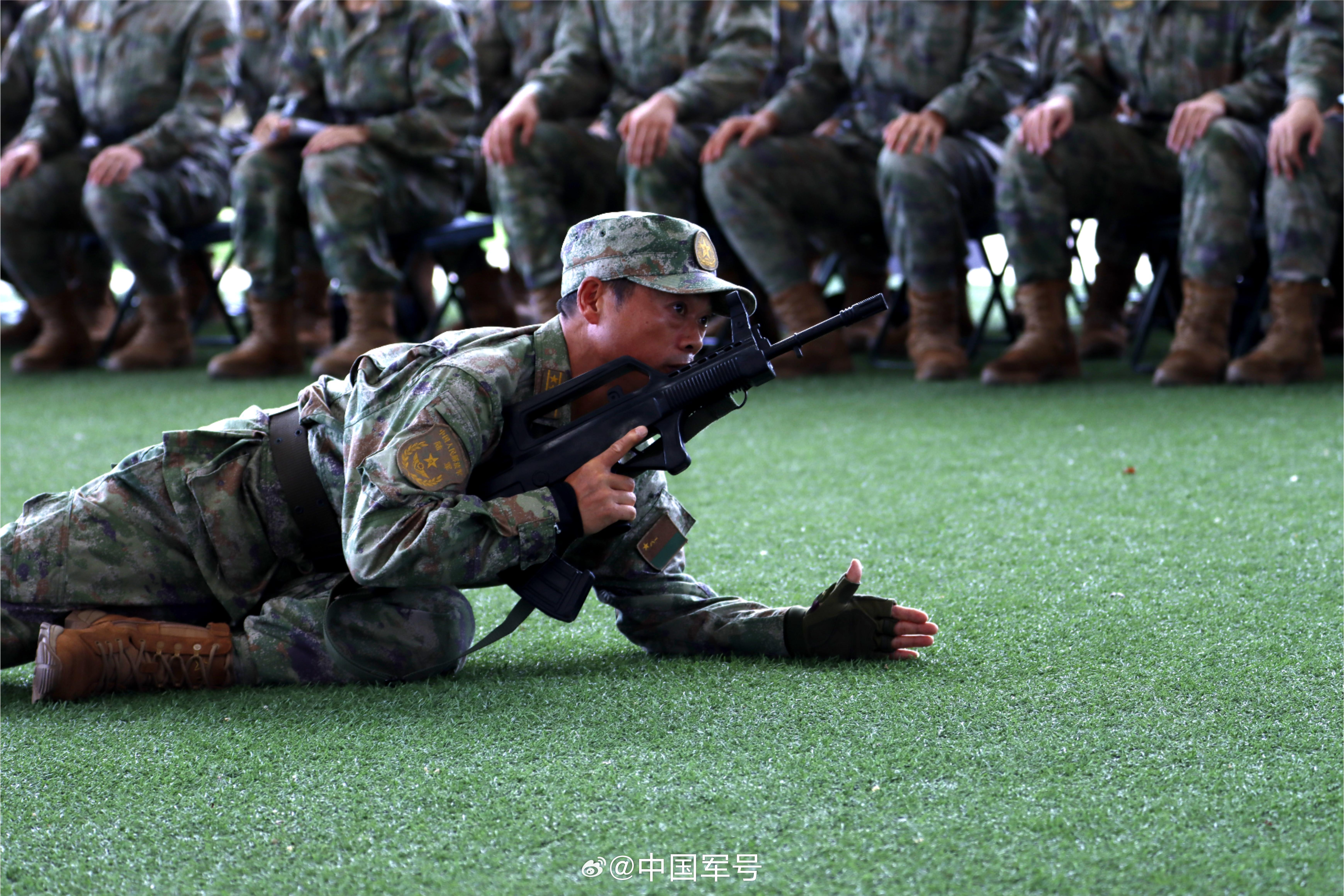 关于专家解读：战术打法分析对比双方优劣的信息