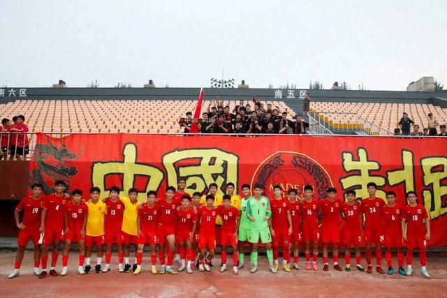 中国足球队夺得比赛冠军，再次创造辉煌