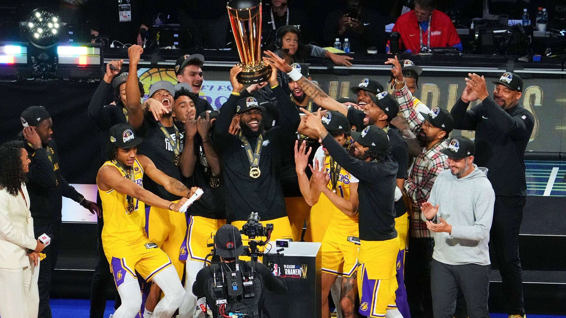 关于NBA巨星在比赛中绽放：湖人队员以惊人速度取得领先的信息
