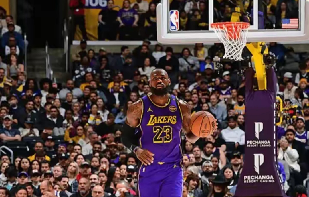 关于NBA巨星在比赛中绽放：湖人队员以惊人速度取得领先的信息