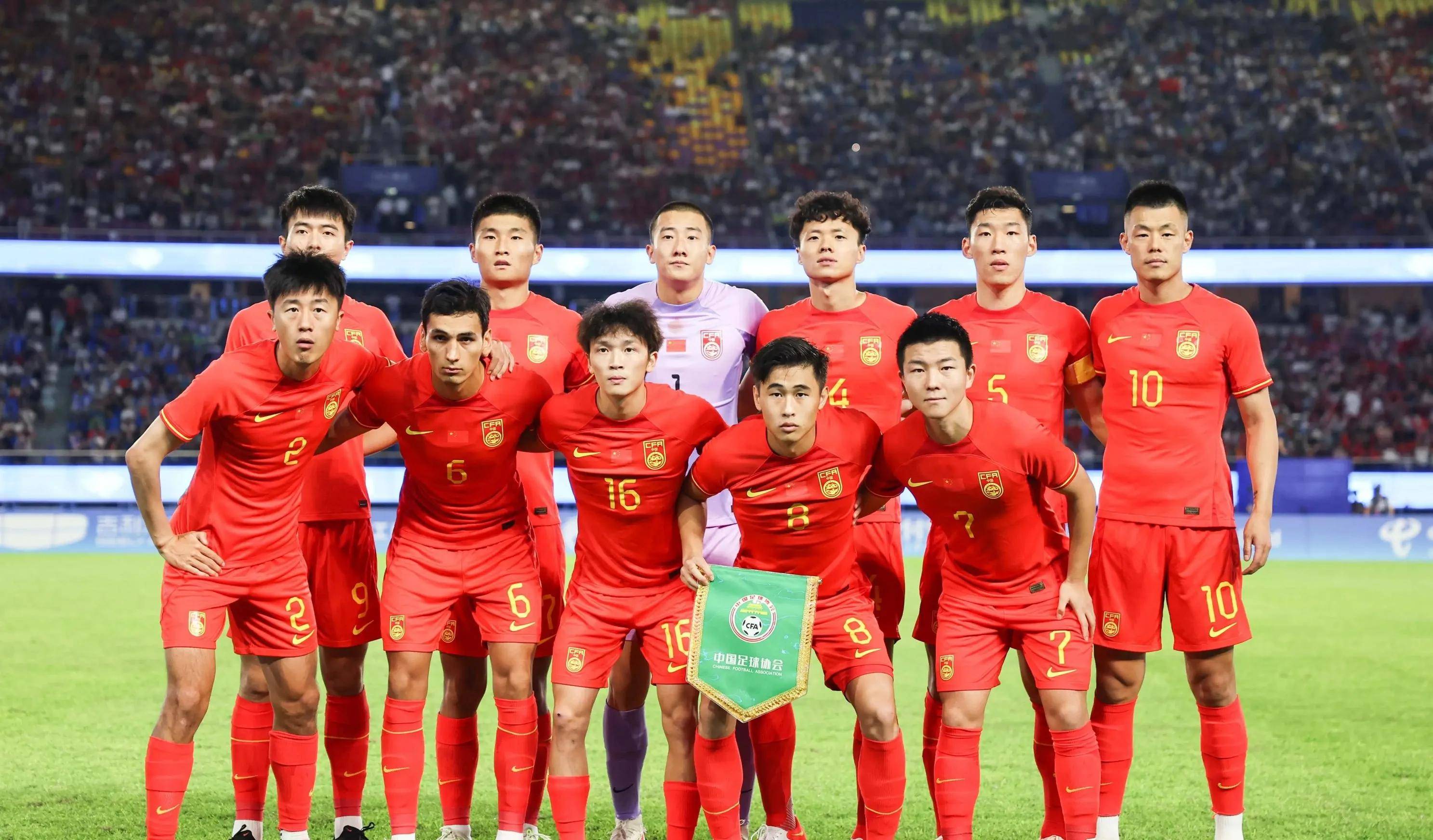 包含激烈的国内足球竞技，让球迷过足瘾的词条