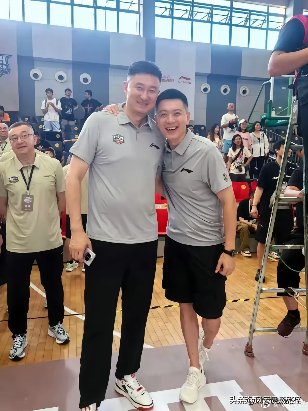 包含篮球职业联赛名帅变动频频，球队换帅风波的词条