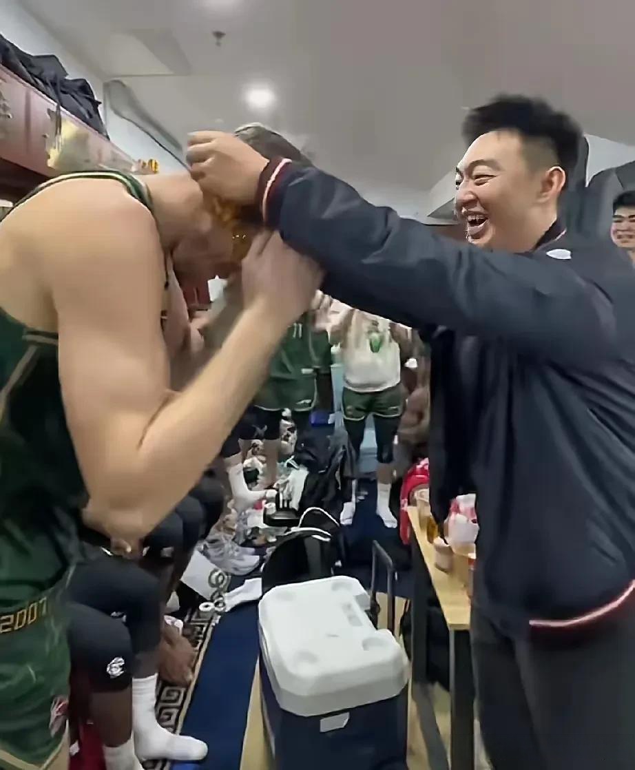 关于伯恩利逆转获胜！煤矿工人取得来之不易的胜利的信息
