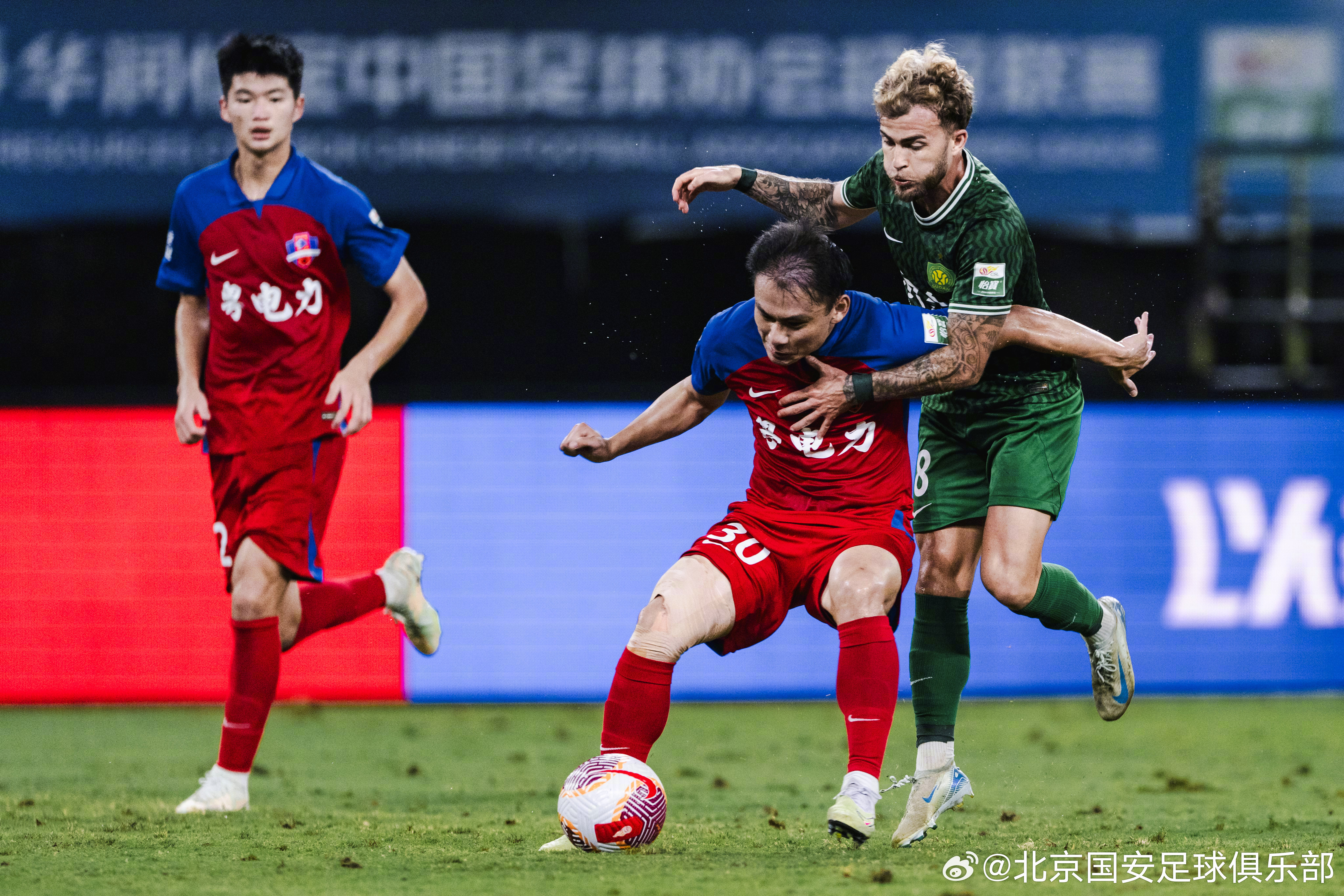 国安客场大胜对手，赢得重要比赛的简单介绍