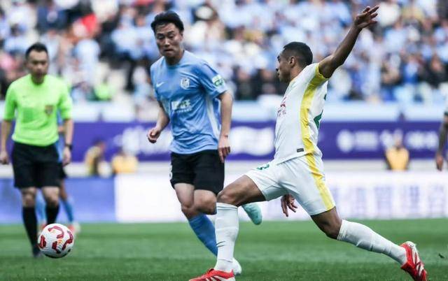 申花五连胜继续领跑积分榜，莱比锡主帅陷下课危机！