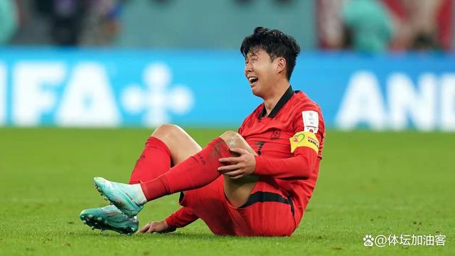 关于C罗重伤倒地，孙兴慜全队围拢祈祷，场面感人的信息