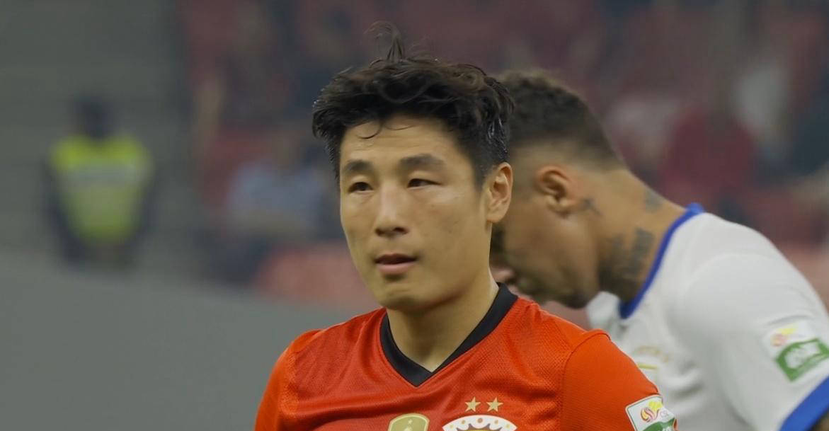 武磊遭遇争议红牌，内马尔乘势反超比分完成逆转的简单介绍